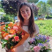 Ciao! Sono Emma, una studentessa di Lettere Moderne, diplomata al liceo linguistico. Offro aiuto compiti e ripetizioni!